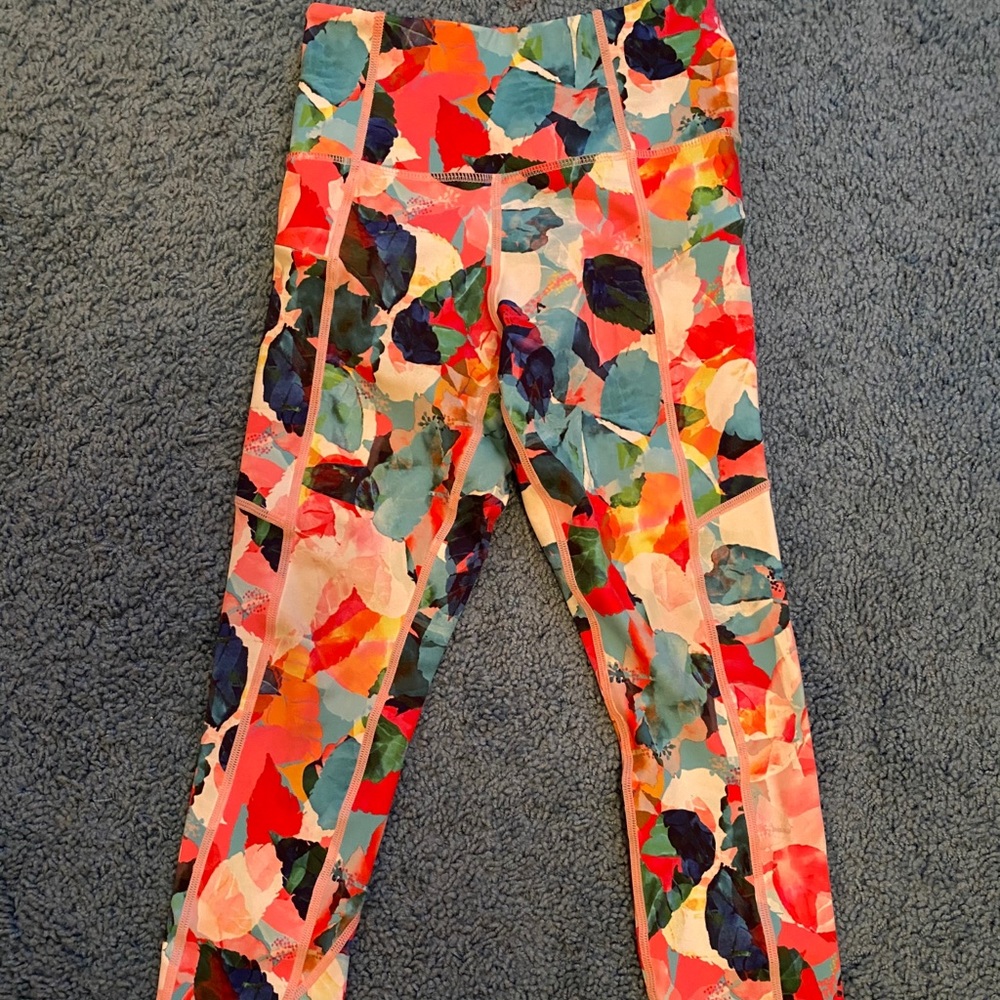 Zyia Floral Zipper Pocket Capris